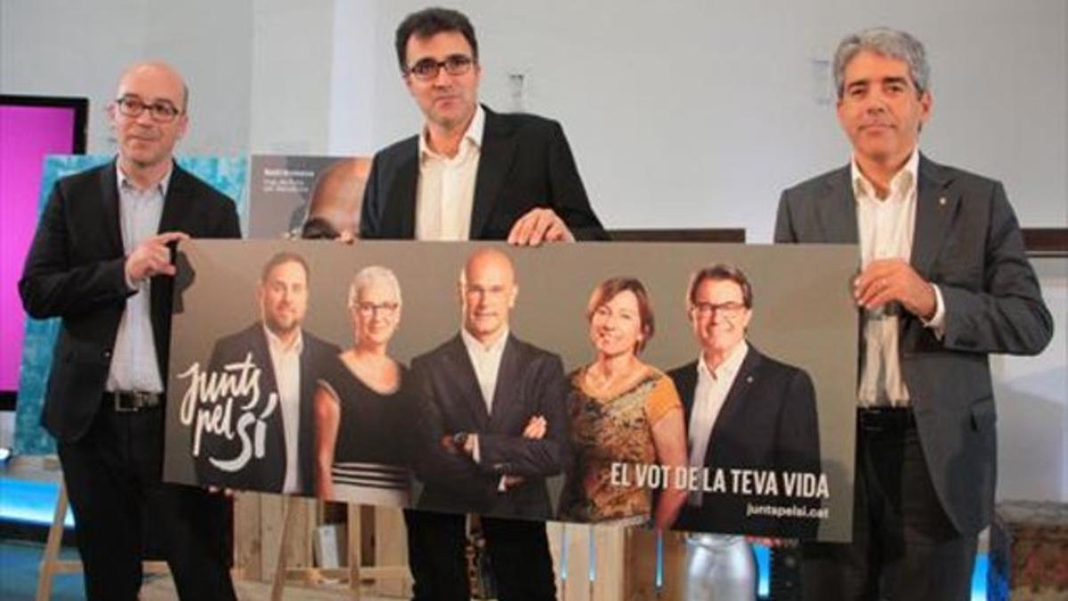 Oriol Soler, Lluís Salvadó (ERC) y Francesc Homs (CDC), directores de campaña de Junts pel Sí, ayer.