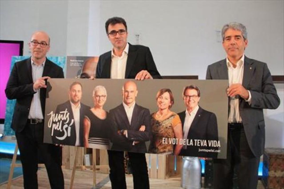 Oriol Soler, Lluís Salvadó (ERC) i Francesc Homs (CDC), directors de campanya de Junts pel Sí, ahir. Oriol Soler, Lluís Salvadó (ERC) i Francesc Homs (CDC), directors de campanya de Junts pel Sí, ahir.