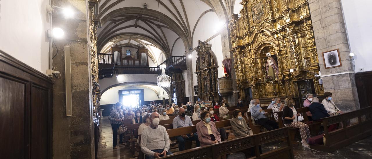 Un momento de la misa del Carmen en Salinas.