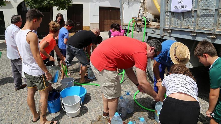 Una nueva fuga en la red general de Montilla mantiene sin agua algunos puntos de la ciudad