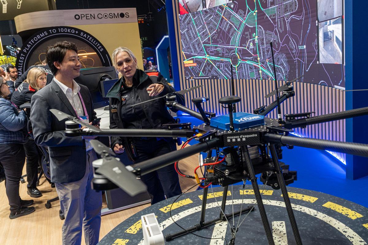Imagen del estand de Mossos en el MWC 2026