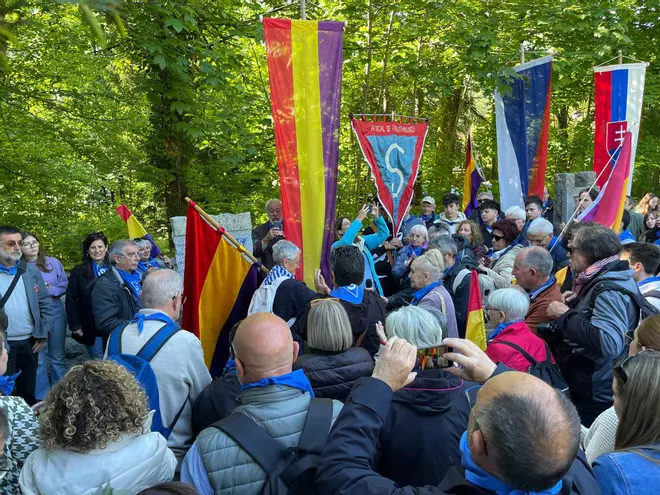 Alumnes de centres de Manresa i l'Ajuntament visiten camps de concentració