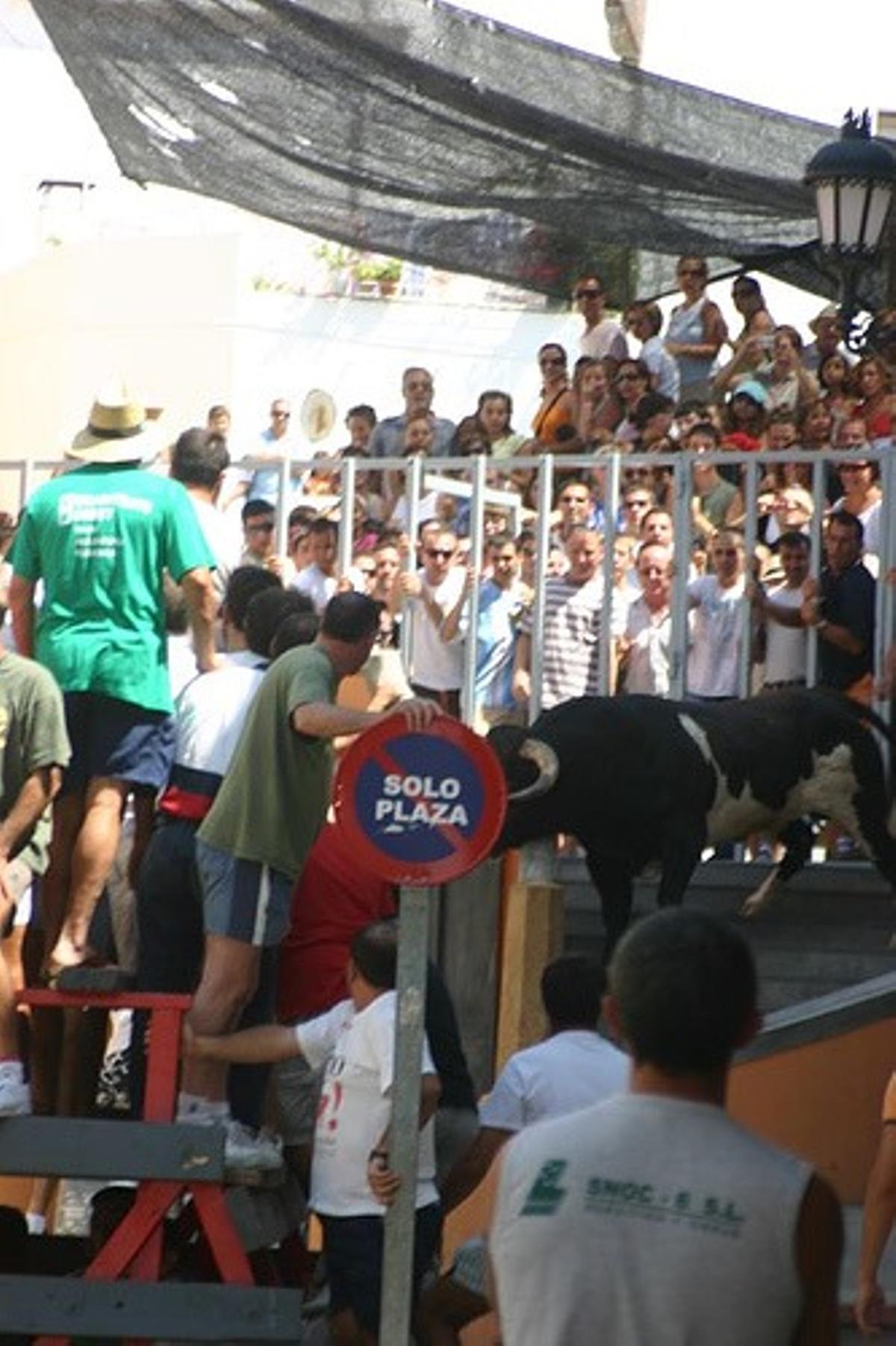 Los festejos taurinos de Montserrat concentran a numeroso público.