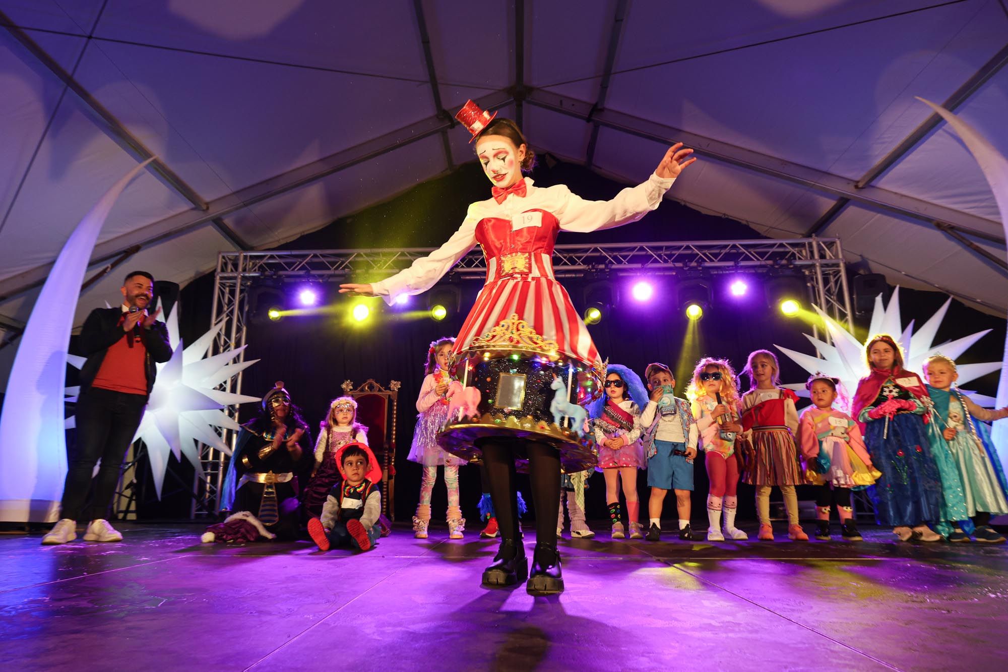 Todas las imágenes del 'dijous llarder' del Carnaval de Ibiza 2024