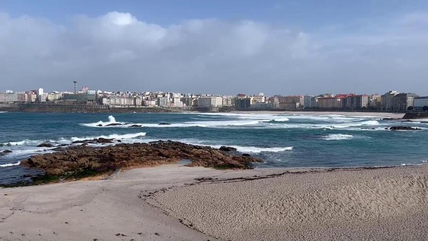 Así está el mar en Riazor horas antes de que comience la alerta roja