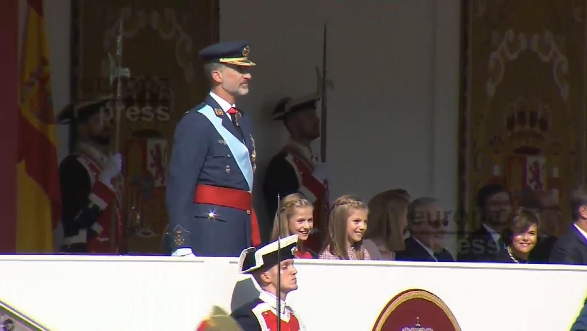 Desfile militar en conmemoración del 12 de octubre