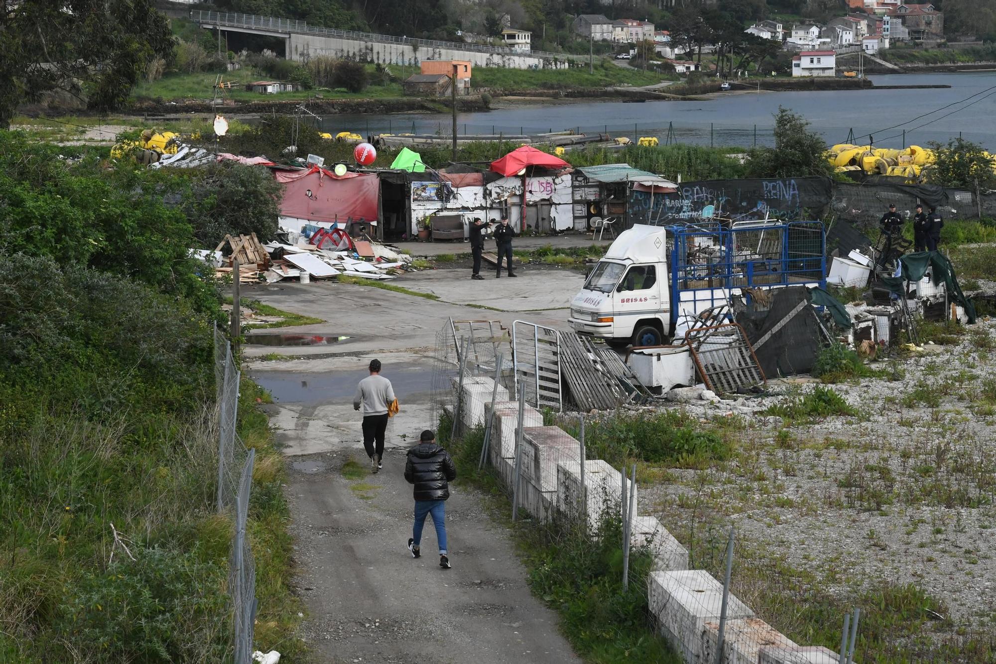 Adiós a la última chabola de A Pasaxe y a dos construcciones ocupadas de forma ilegal junto a la ría