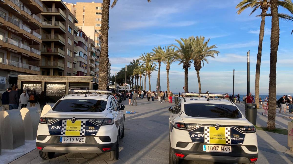El refuerzo de Policía Local frena la venta ambulante ilegal en los paseos de Torrevieja