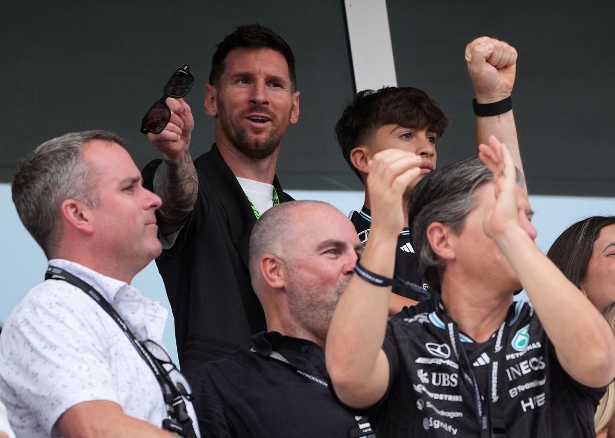 Lionel Messi y su hijo Thiago, en la carrera de Fórmula 1 de Miami.