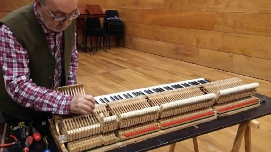 Cullera restaura el valioso piano de la casa de la cultura