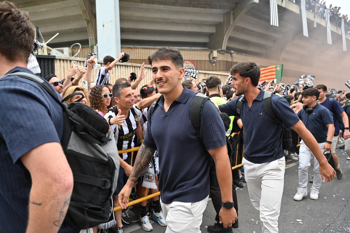 Galería | Ambientazo en la previa del Castellón-Eibar y el recibimiento del bus en la calle Huesca Galería | Ambientazo en la previa del Castellón-Eibar y el recibimiento del bus en la calle Huesca