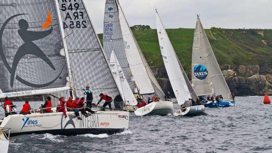 Parte de la flota, durante la regata.