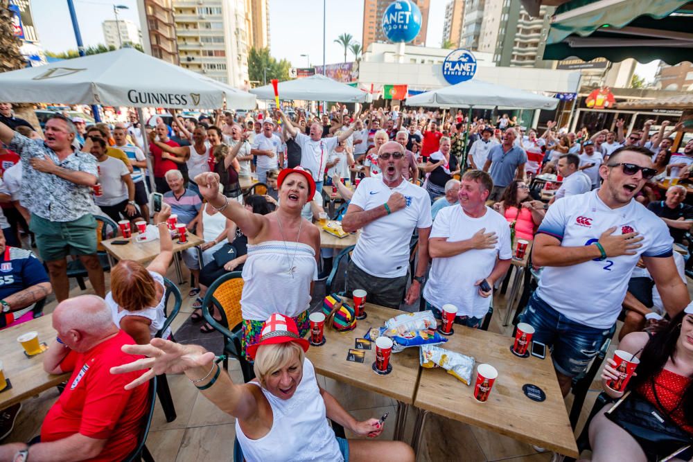 La afición inglesa ha seguido el partido desde los bares de la "zona guiri".