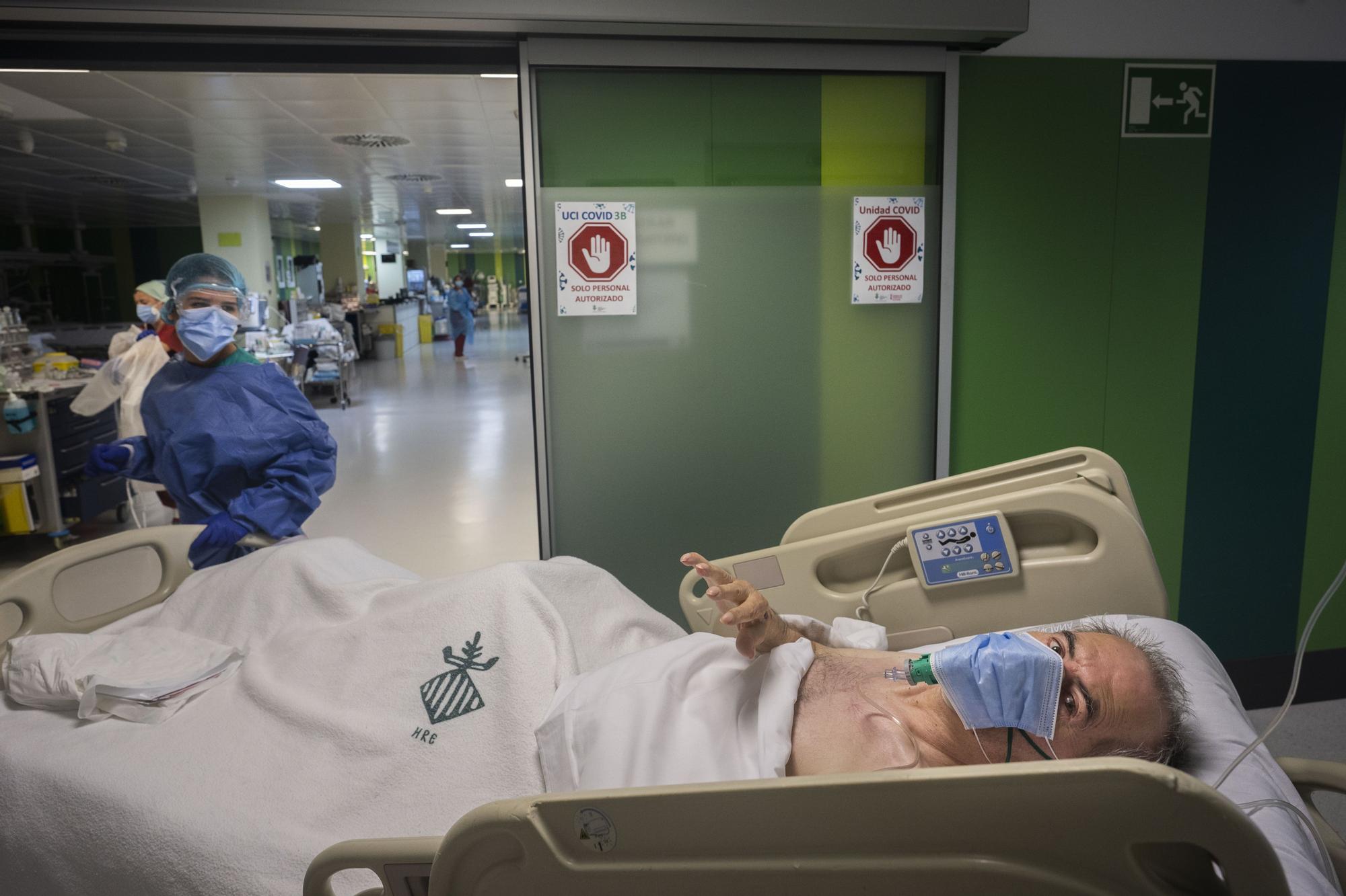 Levante-EMV entra en la sala covid del Hospital General de València: la lucha frente al coronavirus de cerca