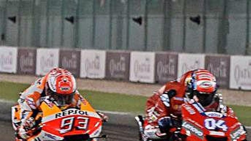 Dovizioso cruza la meta por delante de Márquez.