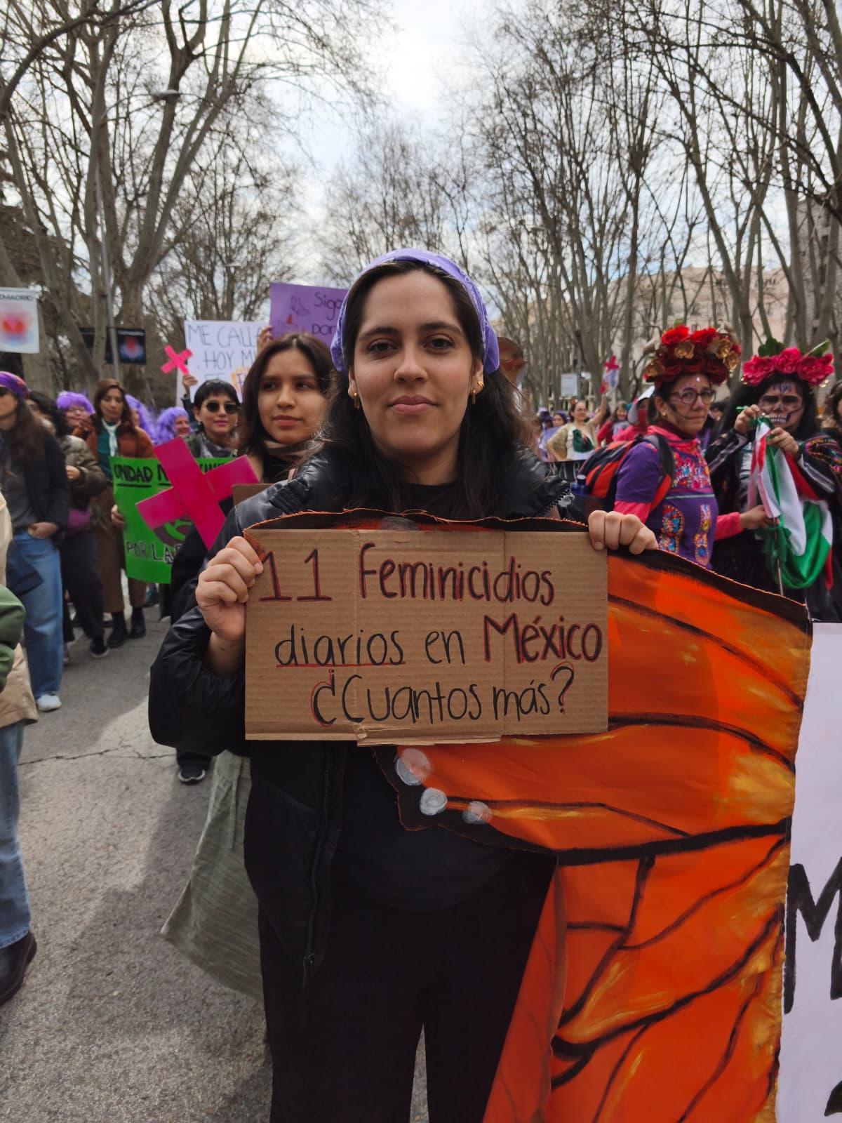 La mexicana Valeria Rosa en la marcha del 8M en Madrid.