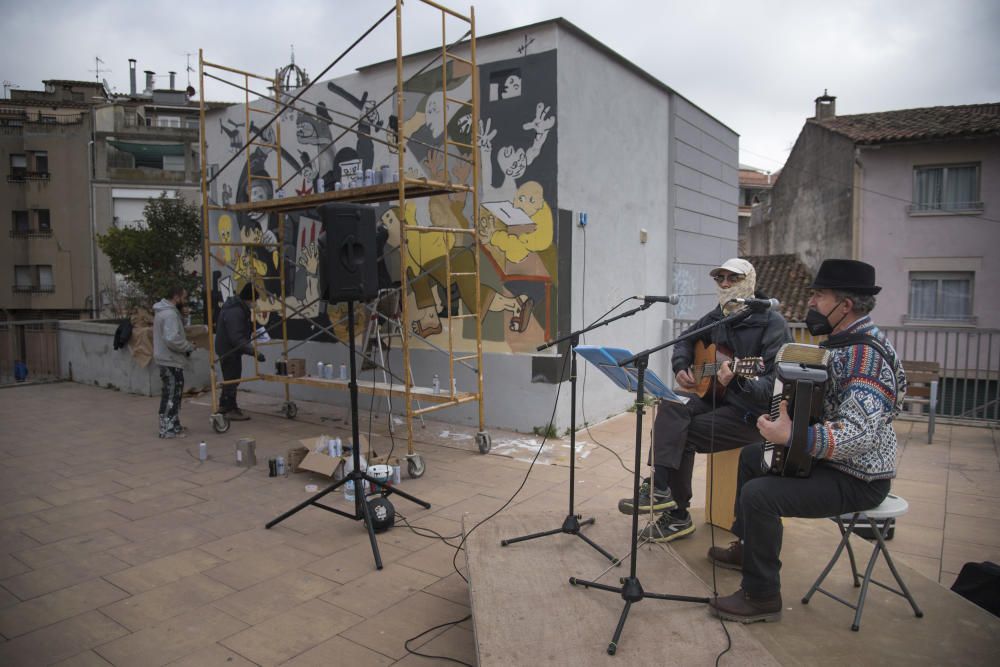 Moià persevera i el mural de l''1-0 inspirat en el Guernica torna a lluir a la plaça del CAP