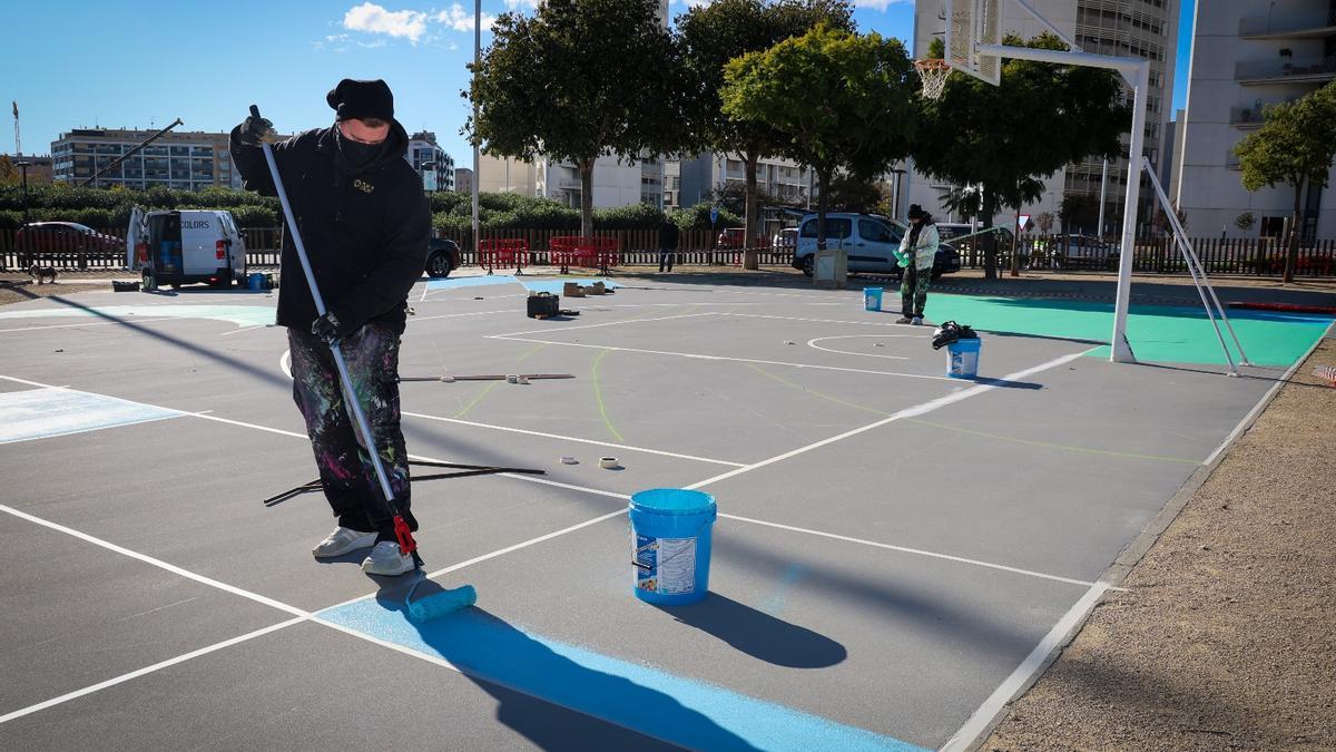 Acondicionamiento de las pistas deportivas de Parc Central de Torrent.