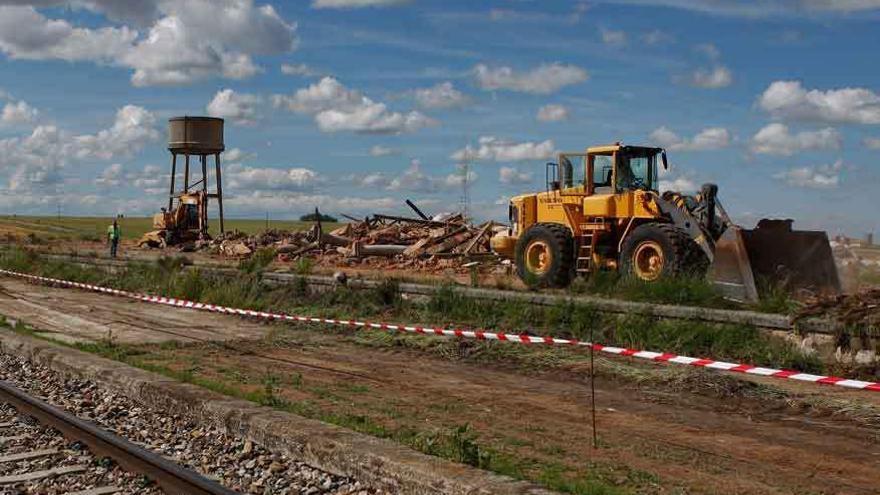 Demolición de la estación de La Hiniesta, hace unas semanas.