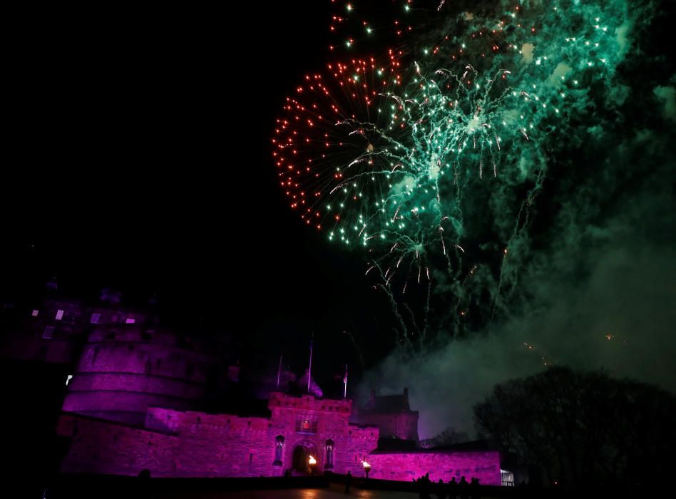 Focs artificials al castell d'Edimburg durant la revetlla de Cap d'Any