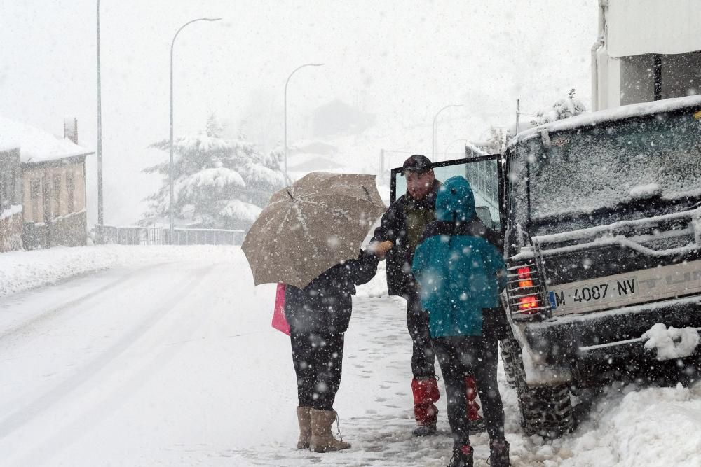 Así se vive el temporal en Pajares