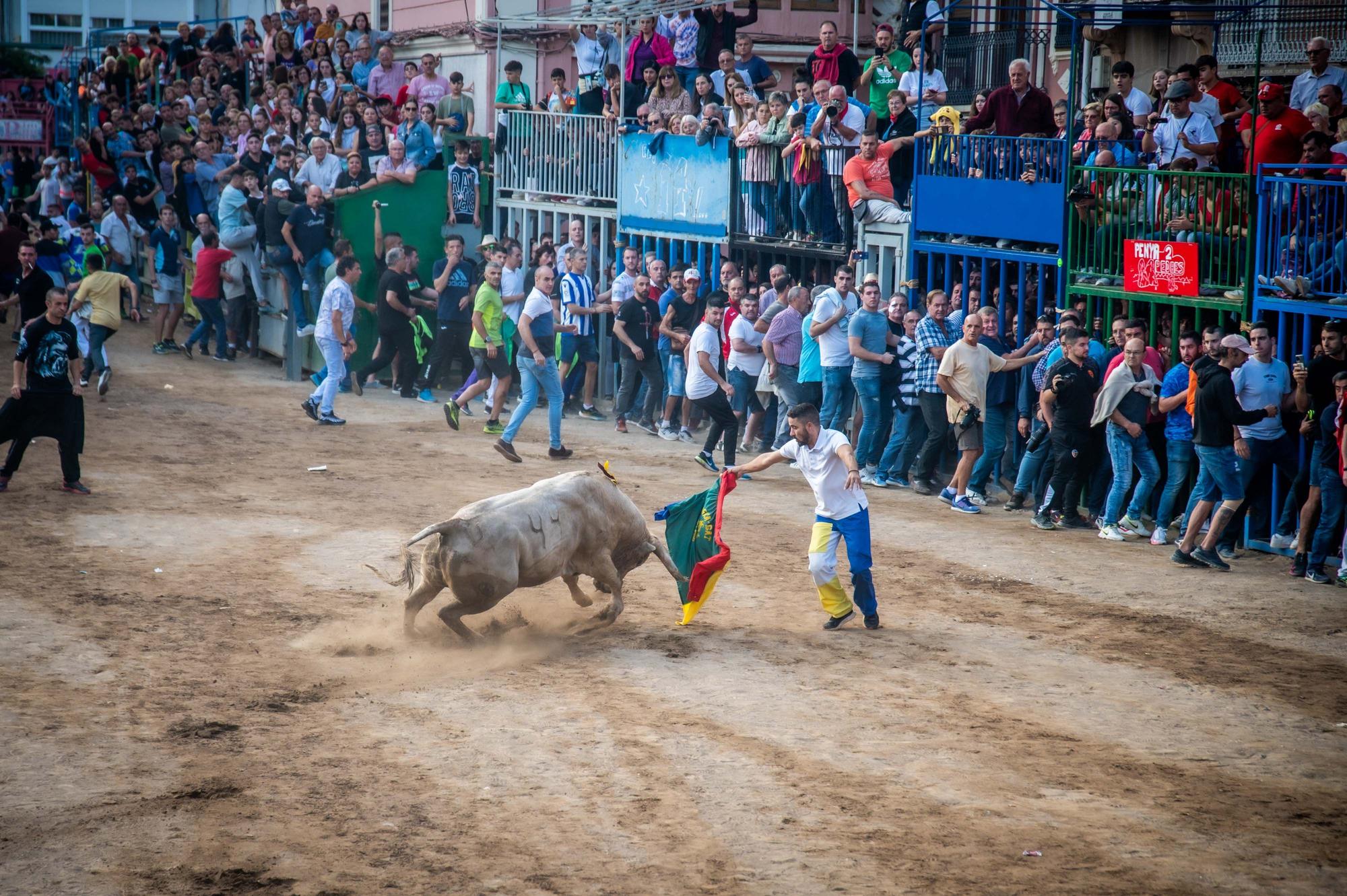 Galería de fotos de la última tarde de toros de la Fira en Onda