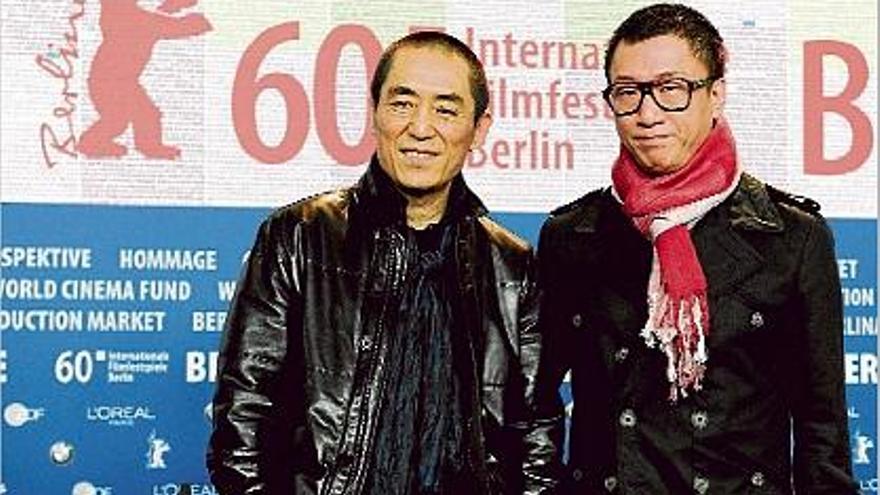 El director xinès Zhang Yimoum, amb l&#039;actor Sun Hoglei, abans de presentar el seu nou treball a Berlin.