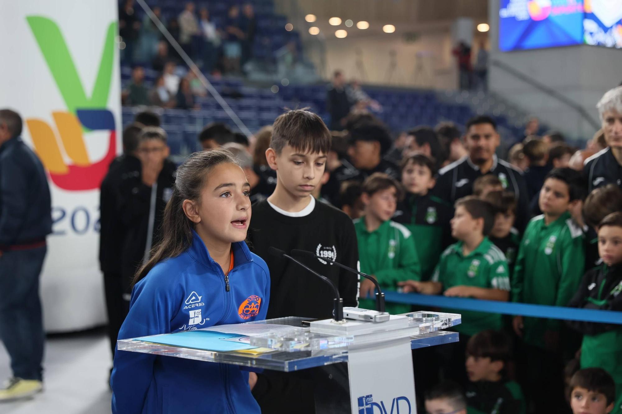 EN IMÁGENES: El encuentro de 50 clubs de Oviedo en el Palacio de los Deportes