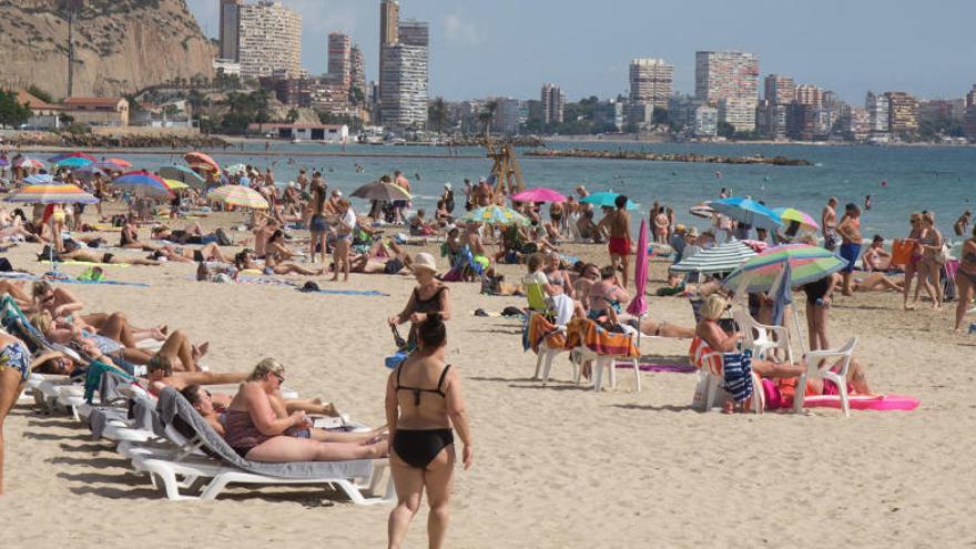 El viento de poniente eleva las máximas hasta los 30 grados en Villena y 28 en la costa