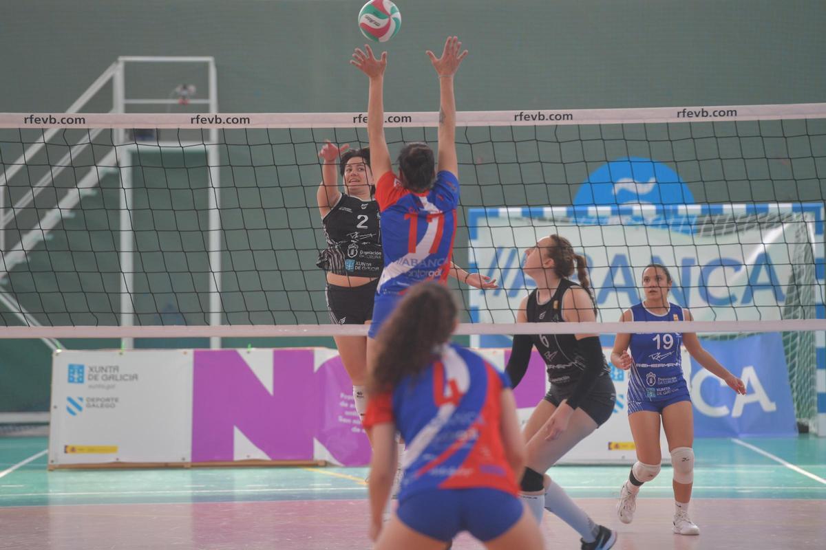 El CV Ciudad de A Coruña vence al Teis (3-0) y entra en la fase de ascenso por la puerta grande