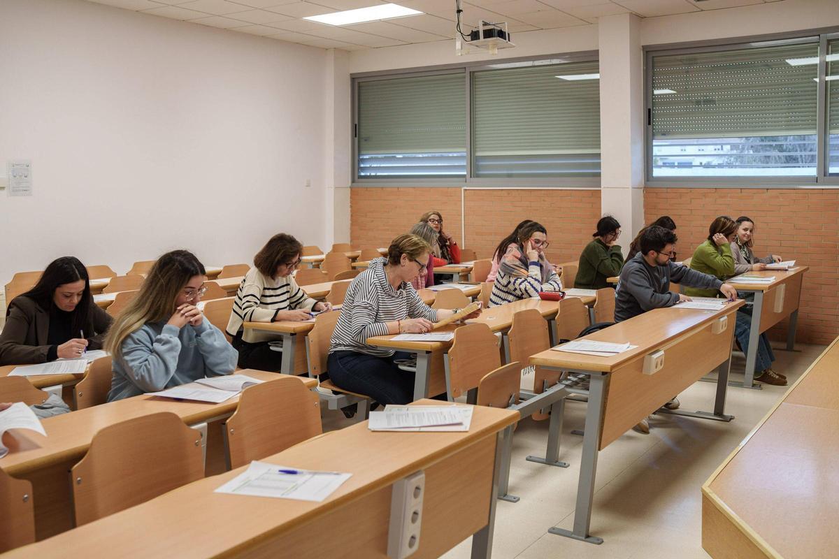 Fotogalería | Así han sido las oposiciones a celador del SES en Mérida