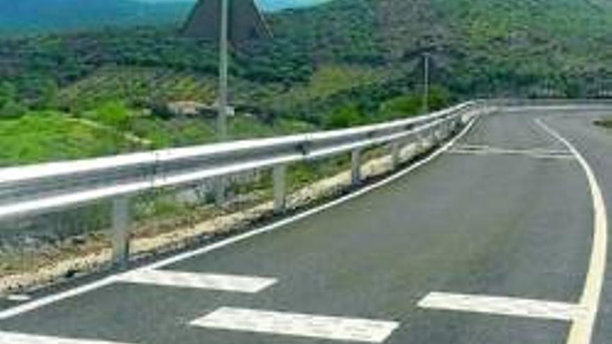 La diputación mejora la carretera BA-115, del municipio a la BA-48