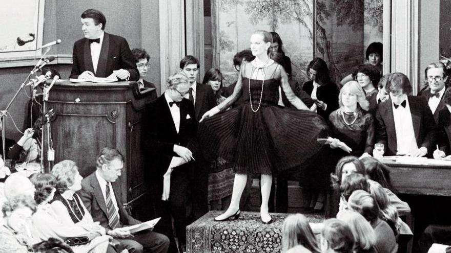 Diciembre de 1978. Subasta en Londres del mítico ´Little Black Dress´ de Chanel.