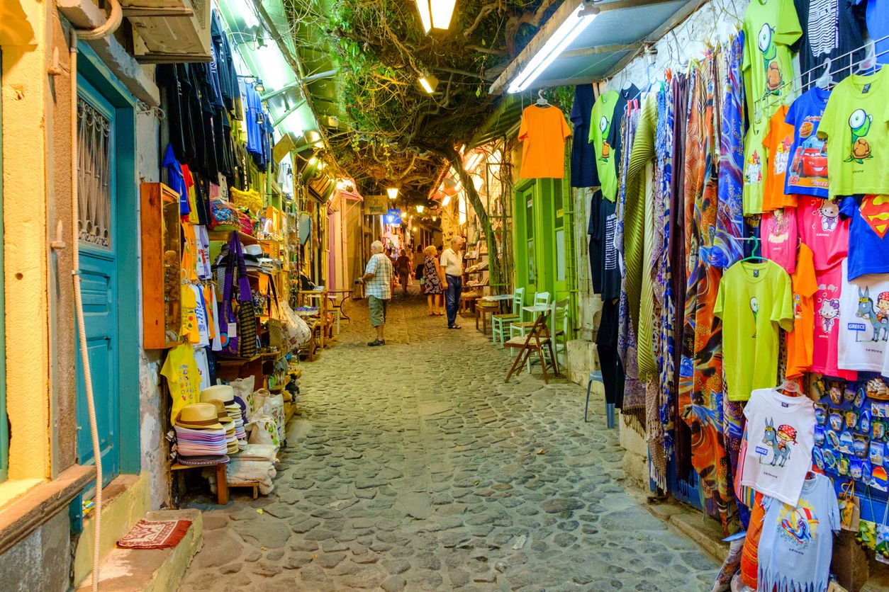 Calle mercado de Molivos, Grecia