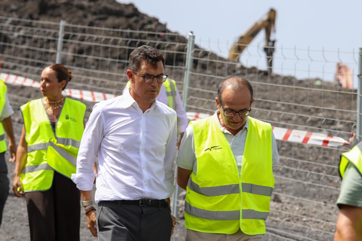 Pablo Rodríguez, consejero de Obras Públicas del Gobierno de Canarias, durante la visita este martes 4 de julio a las obras de la LP-2.