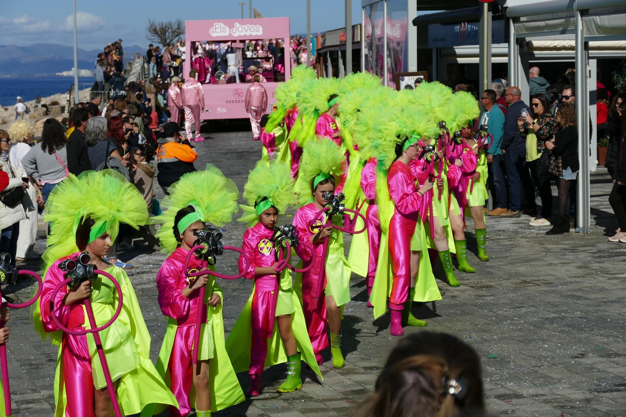 L'Escala s'acoloreix amb la rua de carnaval