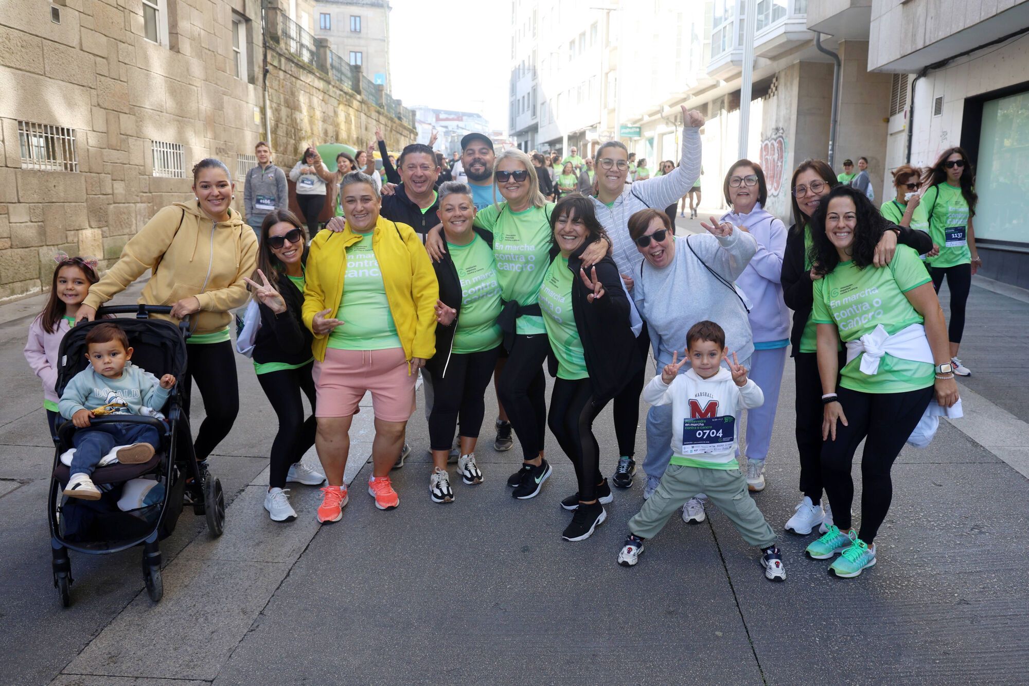Dos mil setecientos participantes convirtieron la Marcha contra el cáncer de Pontevedra en la más multitudinaria de Galicia