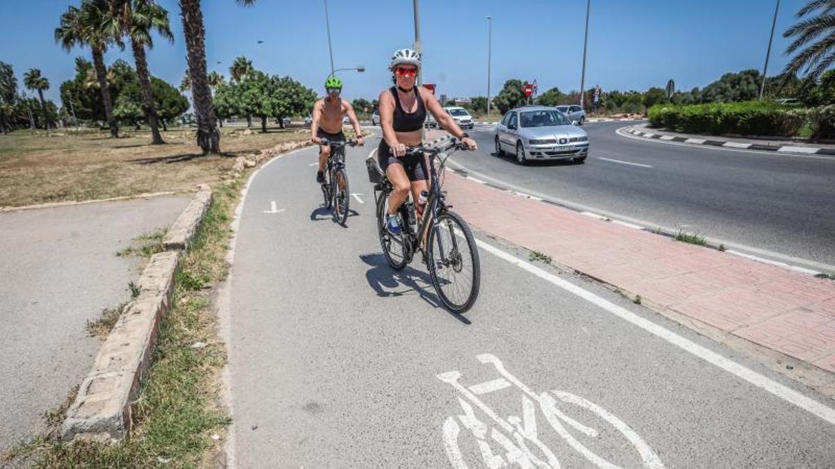 Carril bici en paralelo a la CV-905 a su paso por Torrevieja
