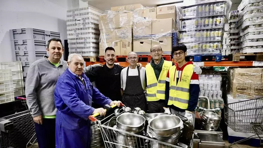 Así es José María Castro Dávila, el voluntario más veterano de la Cocina Económica de Gijón