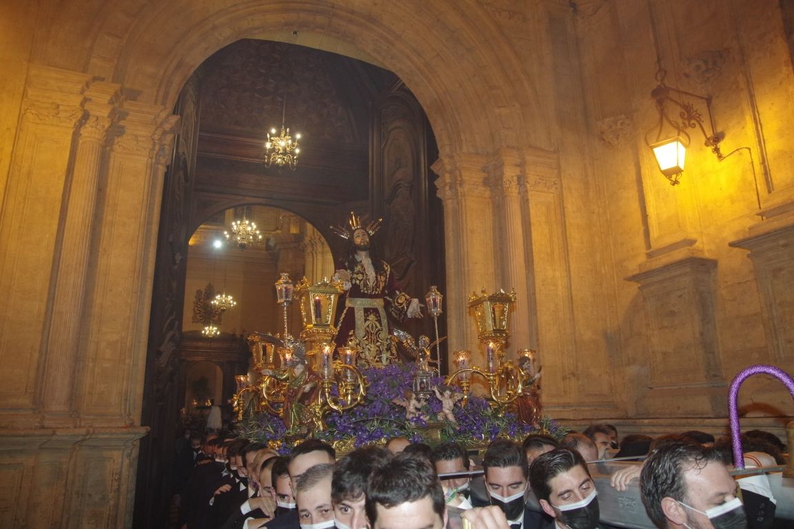 Jesús Orando en el Huerto, en la Puerta de las Cadenas, abandona el Primer Templo