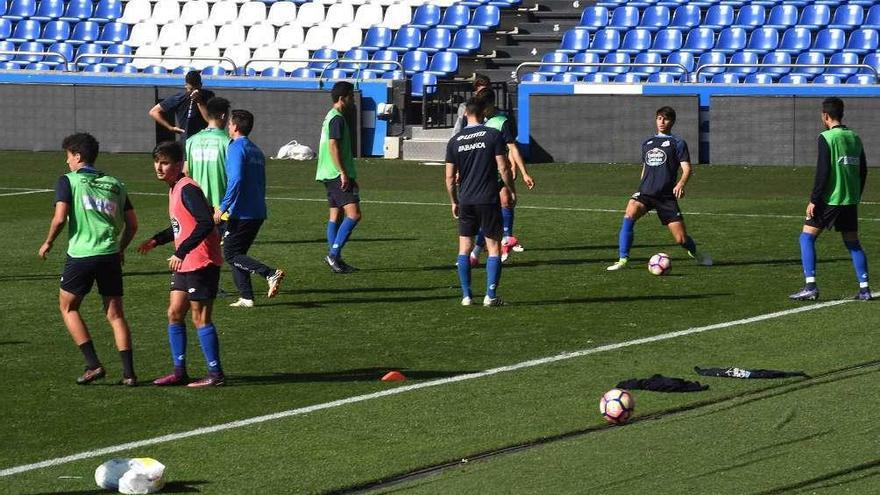 Los jugadores del Fabril, ayer en el estadio deportivista.