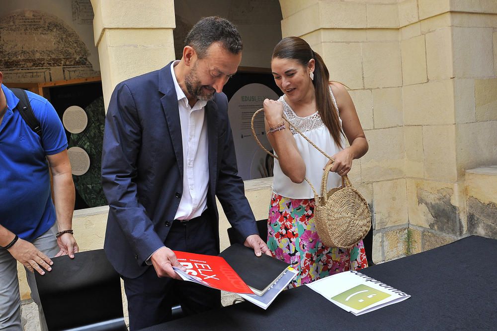 PSOE y Compromís sellan el pacto de gobierno de Elche en el claustro de San José