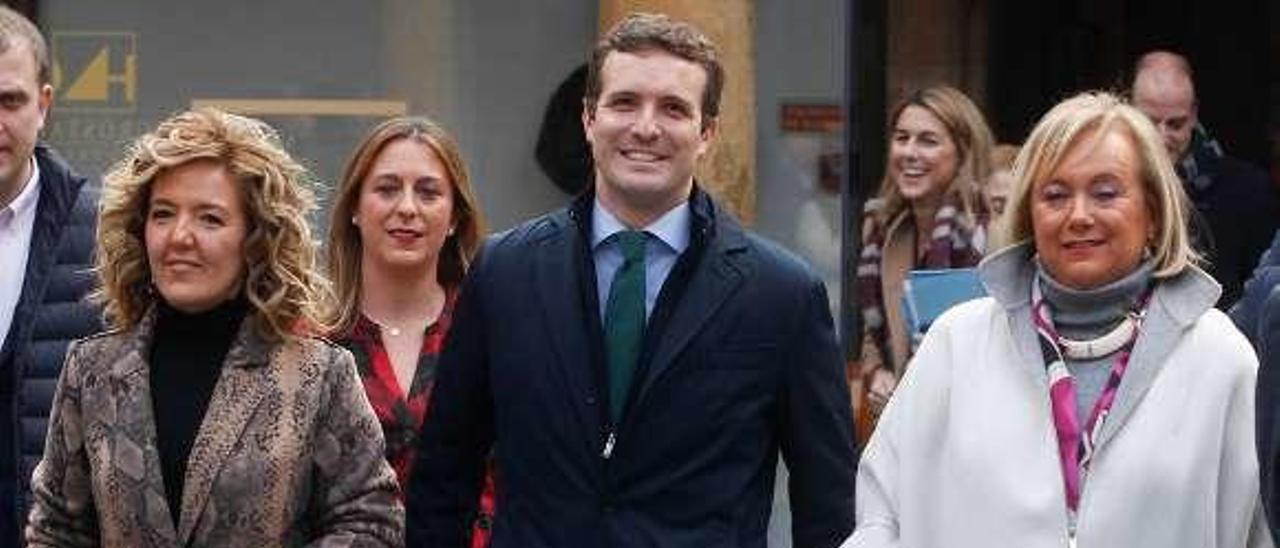 Teresa Mallada, Pablo Casado y Mercedes Fernández, en la presentación de la candidata del PP a la Presidencia del Principado.