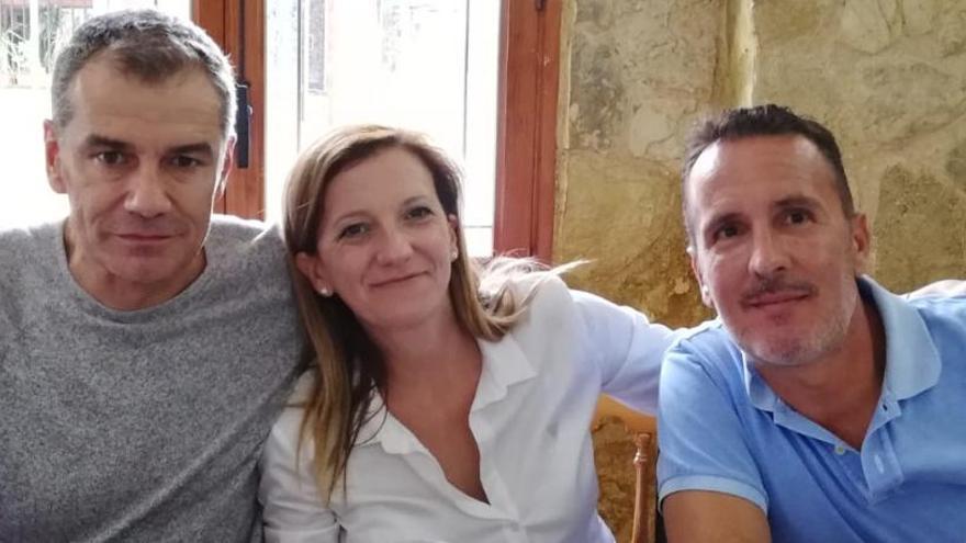 Toni Cantó, María Quiles y José Luis Almira hace unos días en Almoradí