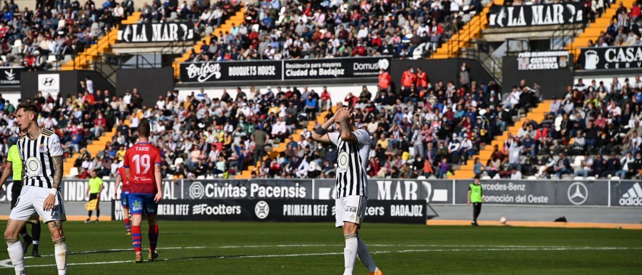 Gorka Santamaría, durante un partido del Badajoz