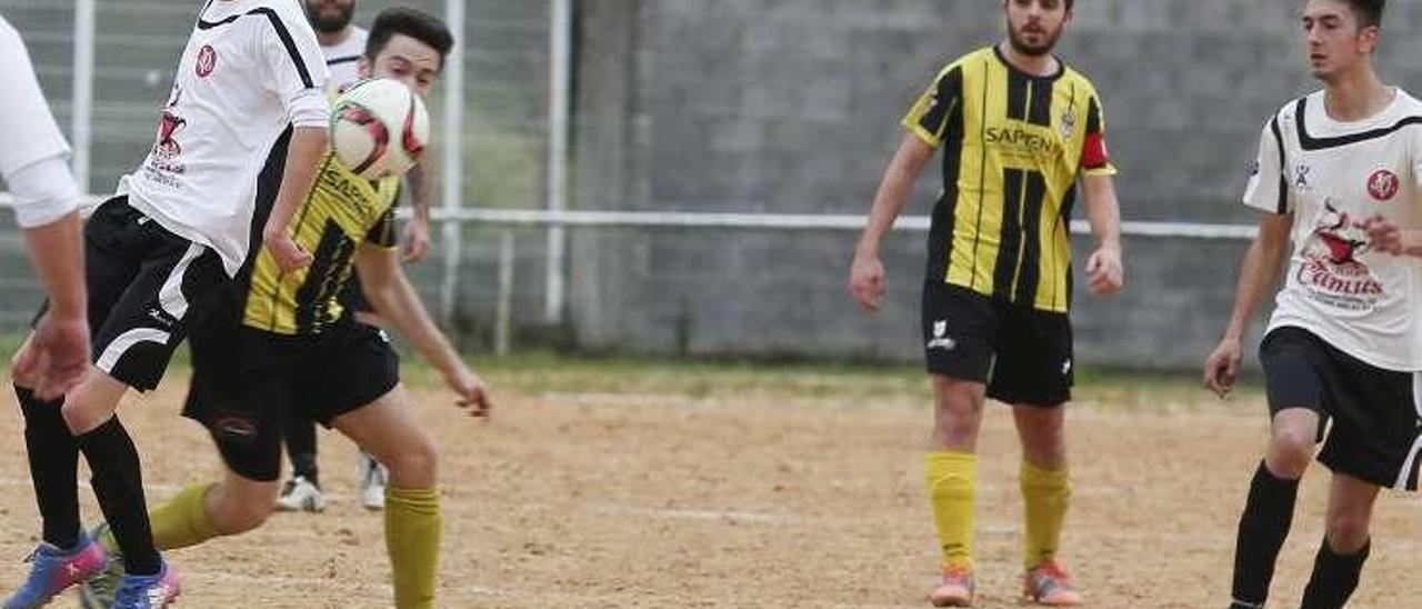 Una acción del partido del Rayo Villalegre.