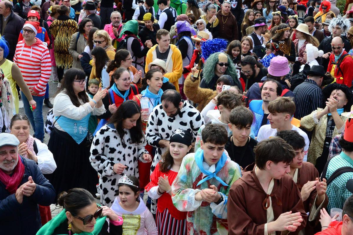 Colorido en el Martes de Entroido en O Hío