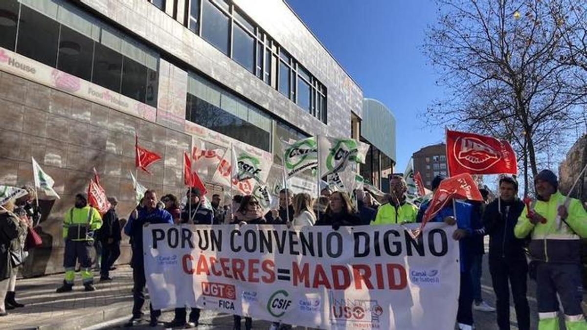 Protesta de Canal. Empleados de la concesionaria del agua durante la manifestación del pasado 30 de enero.