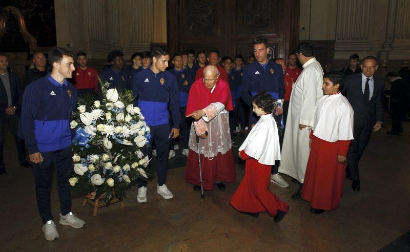 Los juveniles realizan una ofrenda a la Virgen del Pilar por su victoria