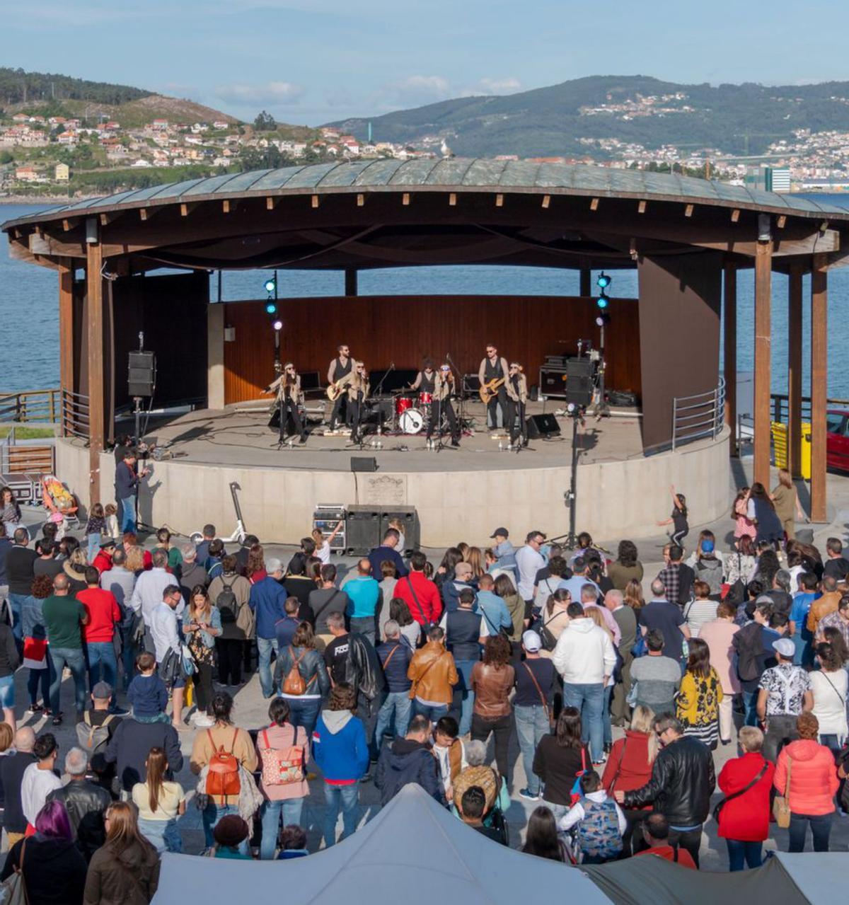 Palco para as actividades infantís e actuacións musicais. | // FDV